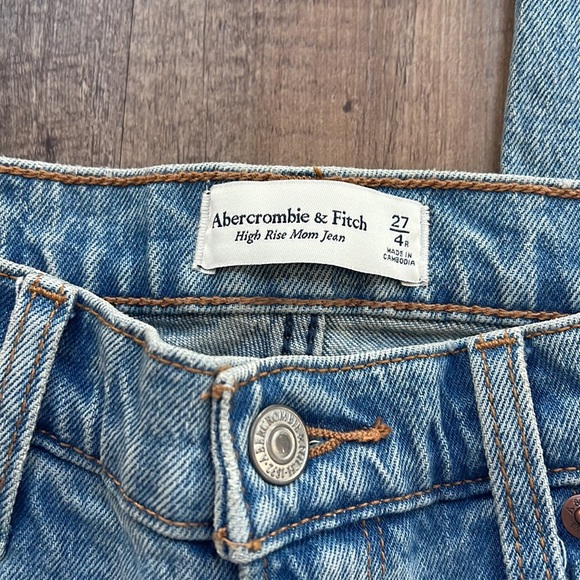 NWT Abercrombie & Fitch High Rise Mom Jean Curve Love - Picture 4 of 8